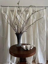 Lade das Bild in den Galerie-Viewer, Big Vintage Iron Urn