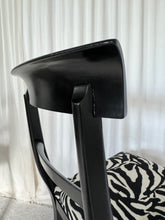 Lade das Bild in den Galerie-Viewer, Chiavari Chairs