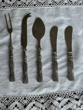 Lade das Bild in den Galerie-Viewer, Tassel Charcuterie Board Cutlery