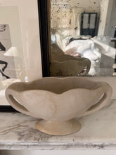 Lade das Bild in den Galerie-Viewer, 1920s Mantel Vase