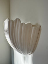 Lade das Bild in den Galerie-Viewer, Vintage Plaster Shell Wall Sconces