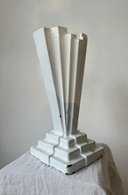 Lade das Bild in den Galerie-Viewer, Iron Art Deco Vase