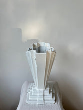 Lade das Bild in den Galerie-Viewer, Iron Art Deco Vase