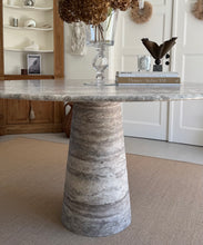 Lade das Bild in den Galerie-Viewer, Round Silver Travertine Table