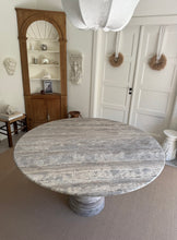 Lade das Bild in den Galerie-Viewer, Round Silver Travertine Table