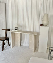 Lade das Bild in den Galerie-Viewer, TRAVERTINE | CONSOLE