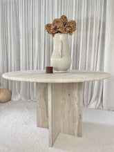 Lade das Bild in den Galerie-Viewer, Round Travertine Table