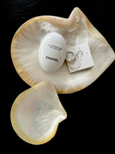 Lade das Bild in den Galerie-Viewer, Mother of Pearl Shell