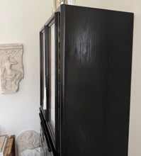 Lade das Bild in den Galerie-Viewer, 1930 Art Deco Highgloss Cabinet