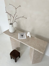 Lade das Bild in den Galerie-Viewer, TRAVERTINE | CONSOLE