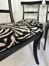 Lade das Bild in den Galerie-Viewer, Chiavari Chairs