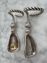 Lade das Bild in den Galerie-Viewer, Tassel Napkin Holder