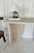 Lade das Bild in den Galerie-Viewer, TRAVERTINE | CONSOLE
