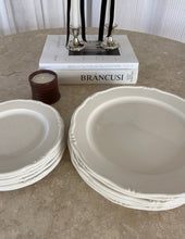 Lade das Bild in den Galerie-Viewer, French Antique Fayence Plates