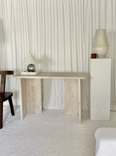 Lade das Bild in den Galerie-Viewer, TRAVERTINE | CONSOLE