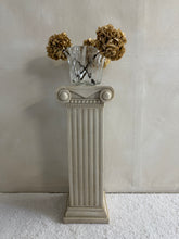 Lade das Bild in den Galerie-Viewer, Wavy Glass Vase