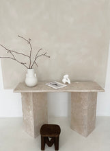Lade das Bild in den Galerie-Viewer, TRAVERTINE | CONSOLE