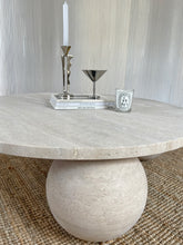 Lade das Bild in den Galerie-Viewer, SPHERE | Round Travertine Coffee Table