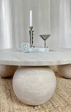 Lade das Bild in den Galerie-Viewer, SPHERE | Round Travertine Coffee Table