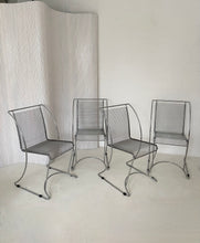 Lade das Bild in den Galerie-Viewer, Vintage Swinging Chrom Wire Chairs