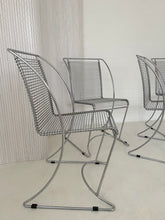 Lade das Bild in den Galerie-Viewer, Vintage Swinging Chrom Wire Chairs