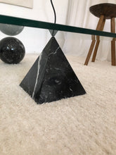 Lade das Bild in den Galerie-Viewer, Vintage black marble Martinelli Luce Metafora Coffe table