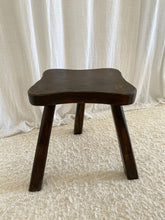 Lade das Bild in den Galerie-Viewer, Brutalist wooden stool