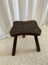 Lade das Bild in den Galerie-Viewer, Brutalist wooden stool