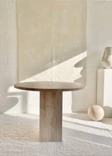 Lade das Bild in den Galerie-Viewer, Round Travertine Table