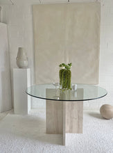Lade das Bild in den Galerie-Viewer, Round Glas Travertine Table