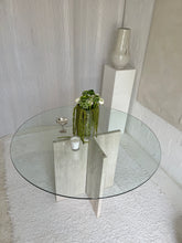Lade das Bild in den Galerie-Viewer, Round Glas Travertine Table
