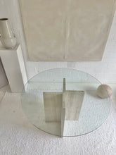 Lade das Bild in den Galerie-Viewer, Round Glas Travertine Table