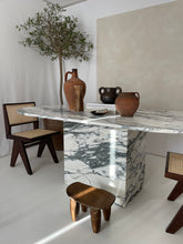 Lade das Bild in den Galerie-Viewer, Oval Calacatta Marble Table