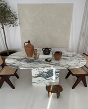 Lade das Bild in den Galerie-Viewer, Oval Calacatta Marble Table