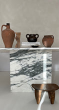 Lade das Bild in den Galerie-Viewer, Oval Calacatta Marble Table