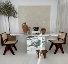 Lade das Bild in den Galerie-Viewer, Oval Calacatta Marble Table