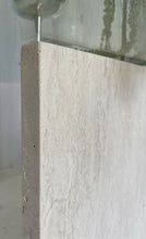 Lade das Bild in den Galerie-Viewer, Round Glas Travertine Table