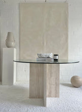 Lade das Bild in den Galerie-Viewer, Round Glas Travertine Table