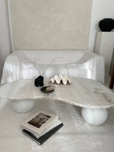 Lade das Bild in den Galerie-Viewer, Vintage Freeform Marble Coffee Table
