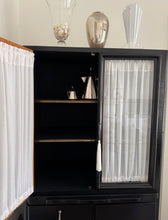 Lade das Bild in den Galerie-Viewer, 1930 Art Deco Highgloss Cabinet
