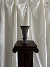 Lade das Bild in den Galerie-Viewer, Swedish Grace Pewter Vase
