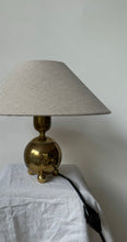 Lade das Bild in den Galerie-Viewer, Brass Table Lamp
