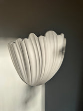 Lade das Bild in den Galerie-Viewer, Vintage Plaster Shell Wall Sconces

