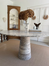 Lade das Bild in den Galerie-Viewer, Round Silver Travertine Table
