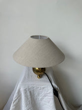 Lade das Bild in den Galerie-Viewer, Brass Table Lamp
