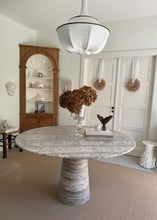 Lade das Bild in den Galerie-Viewer, Round Silver Travertine Table

