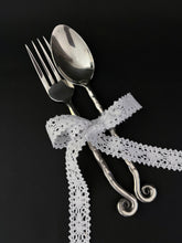 Lade das Bild in den Galerie-Viewer, Curvy Salad Servers
