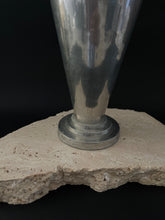 Lade das Bild in den Galerie-Viewer, Antique Metal Vase
