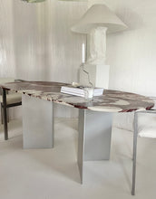 Lade das Bild in den Galerie-Viewer, Oval Calacatta Viola Dining Table
