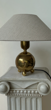 Lade das Bild in den Galerie-Viewer, Brass Table Lamp
